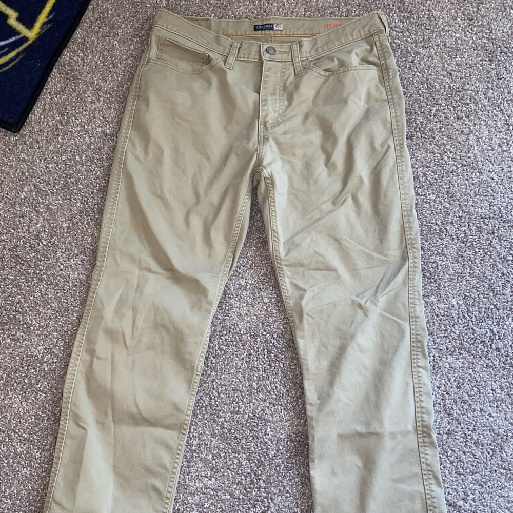 Men’s khaki pants